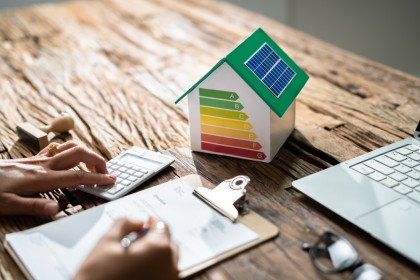 Quelle est la meilleure façon d'organiser vos projets de rénovation pour améliorer l'efficacité énergétique de votre logement ?
